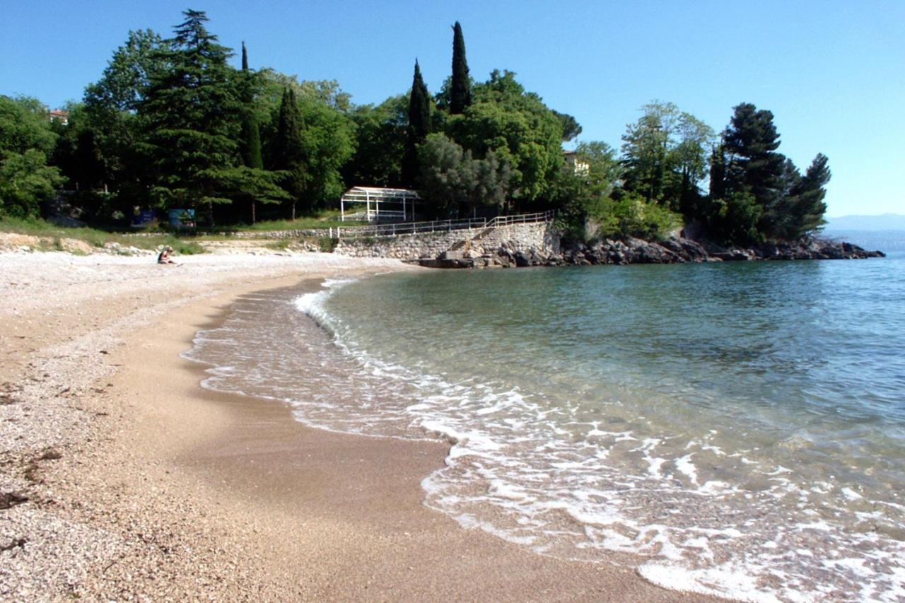 Apartments With A Parking Space Lovran, Opatija - 7869 Bagian luar foto