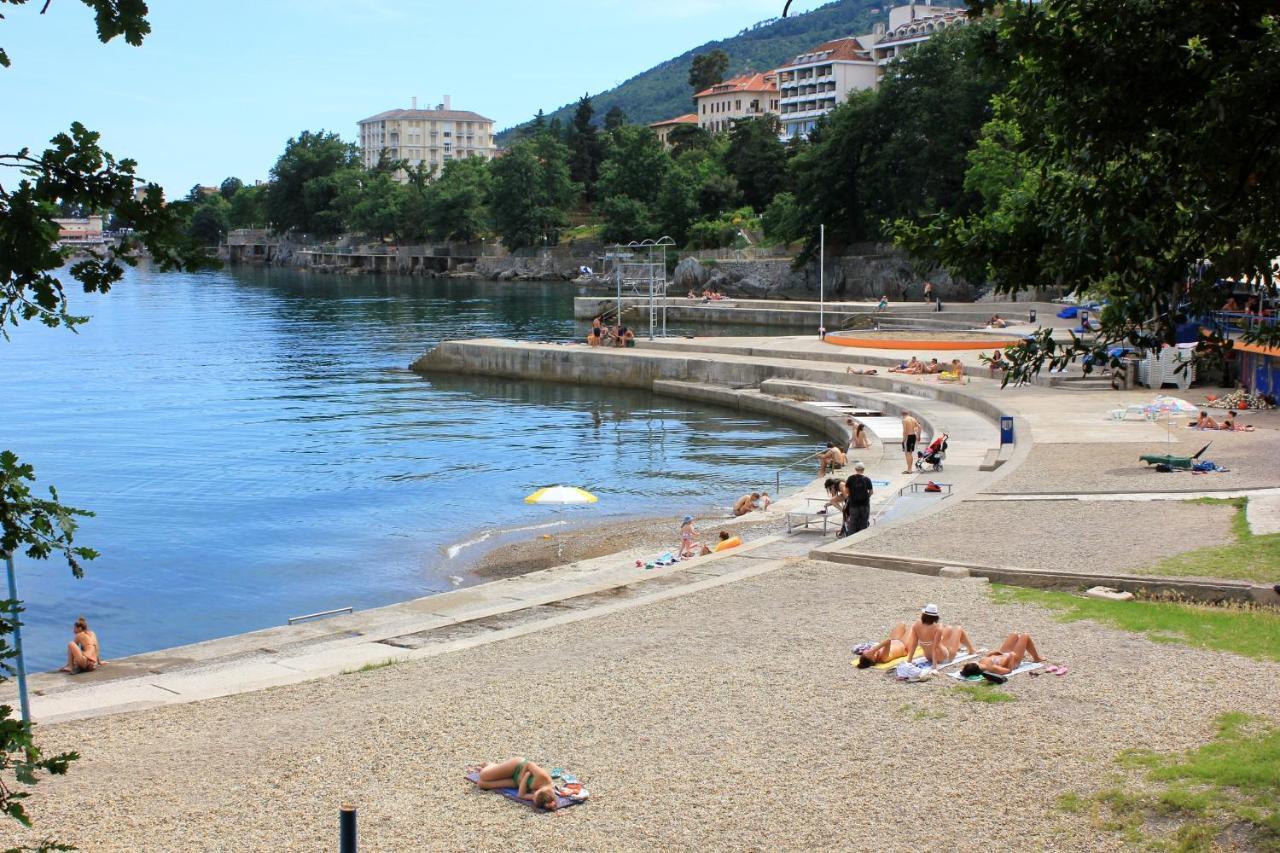 Apartments With A Parking Space Lovran, Opatija - 7869 Bagian luar foto