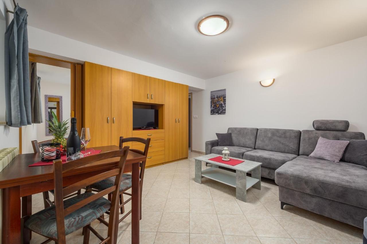 Apartments With A Parking Space Lovran, Opatija - 7869 Bagian luar foto